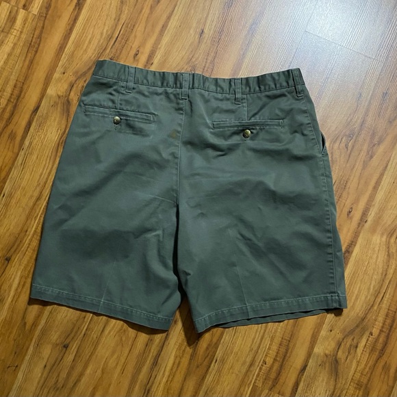 Basic Editions Men's Pleated Twill Olive Green Shorts Size 40 - Picture 4 of 11